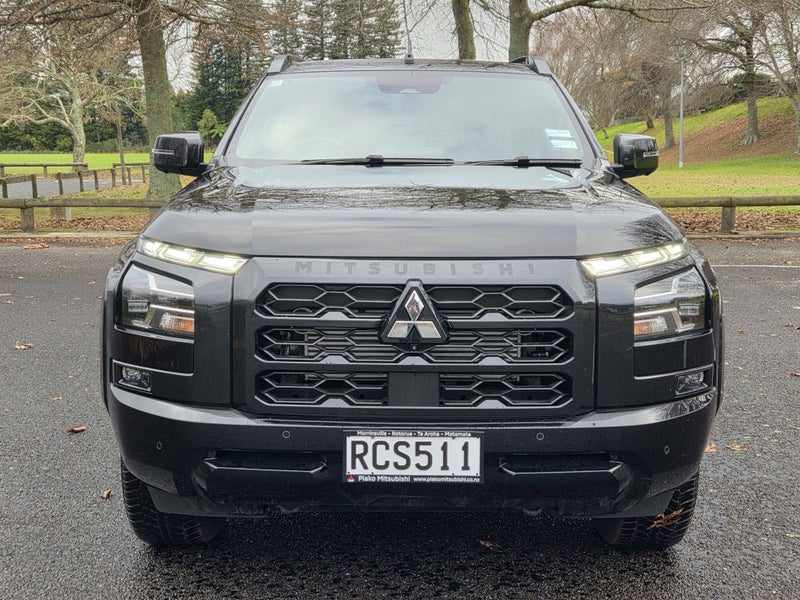 2025 Mitsubishi Triton VRX 4WD image 2