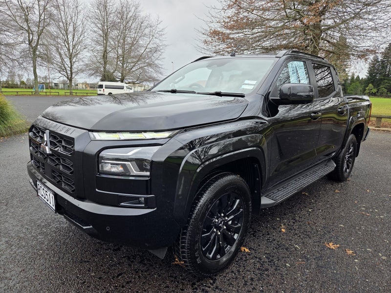 2025 Mitsubishi Triton VRX 4WD image 3