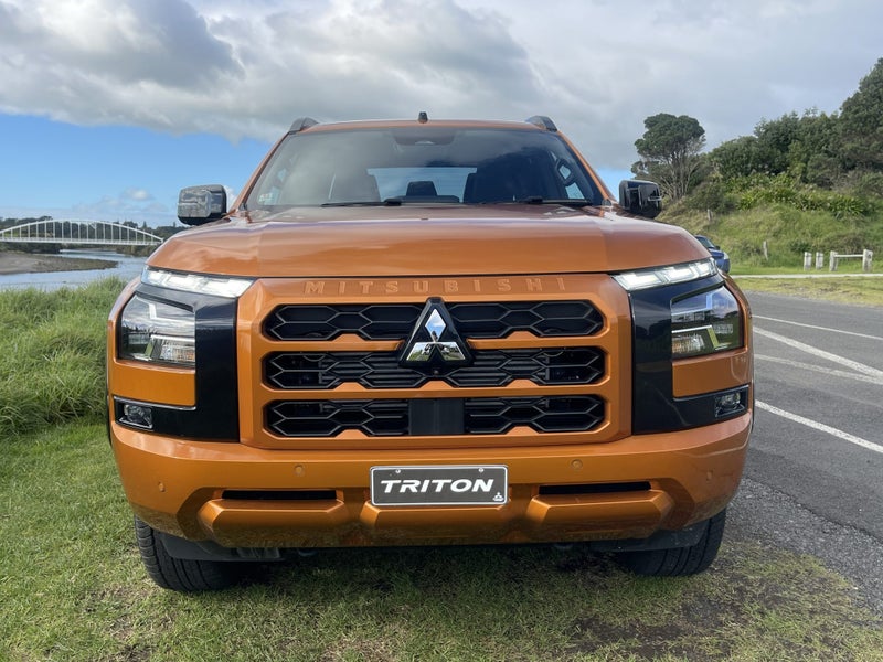2025 Mitsubishi Triton VRX 4WD image 3