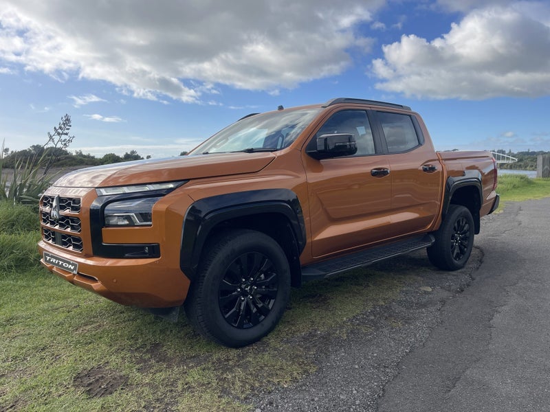 2025 Mitsubishi Triton VRX 4WD image 4