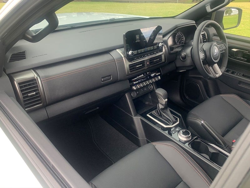 2025 Mitsubishi Triton VRX 4WD 2.4L Bi-Turbo Di... image 4
