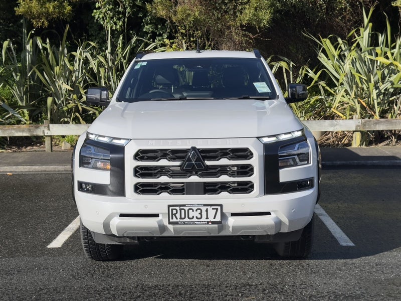 2025 Mitsubishi Triton VRX 4WD image 3
