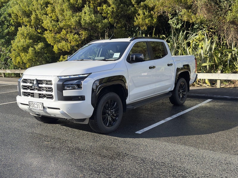 2025 Mitsubishi Triton VRX 4WD image 4