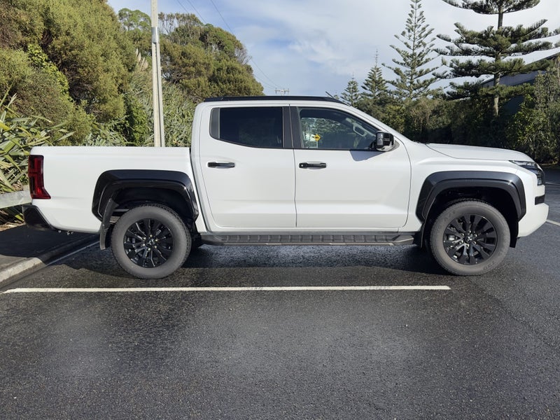 2025 Mitsubishi Triton VRX 4WD image 5