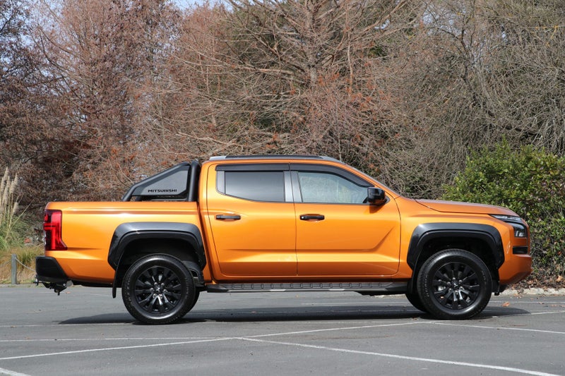 2025 Mitsubishi Triton VRX 4WD 6AT image 3