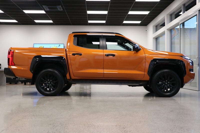 2025 Mitsubishi Triton VRX 4WD 6AT image 3