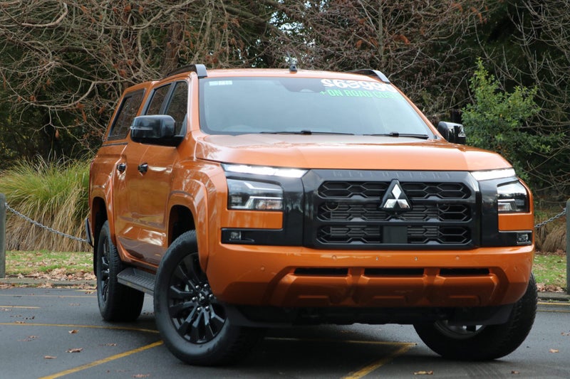 2025 Mitsubishi Triton VRX 4WD 6AT image 4