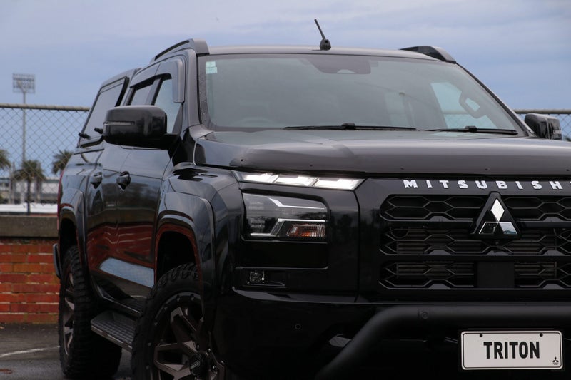 2025 Mitsubishi Triton VRX 4WD Auto image 4