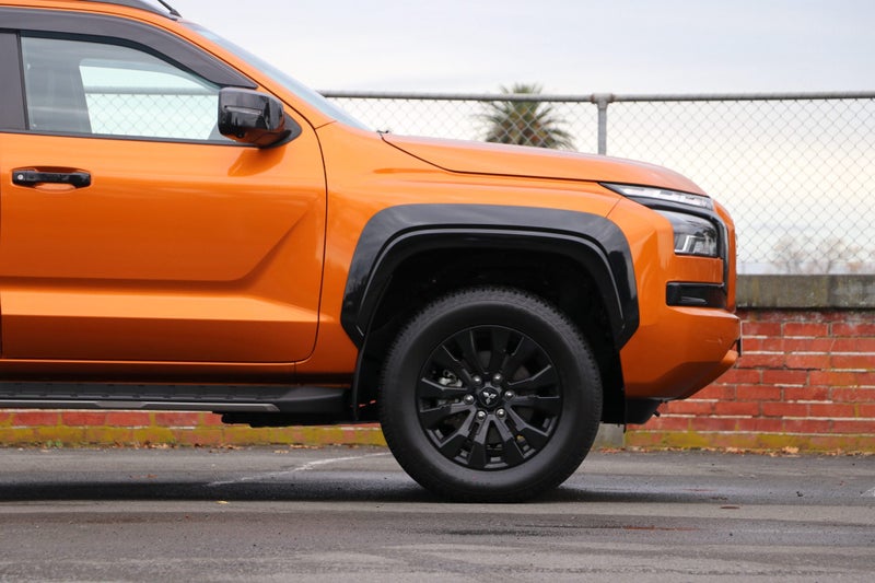 2025 Mitsubishi Triton VRX 4WD Auto image 4