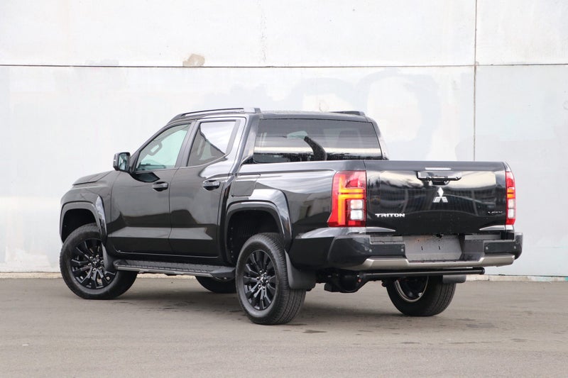 2025 Mitsubishi Triton VRX 4WD Auto image 2