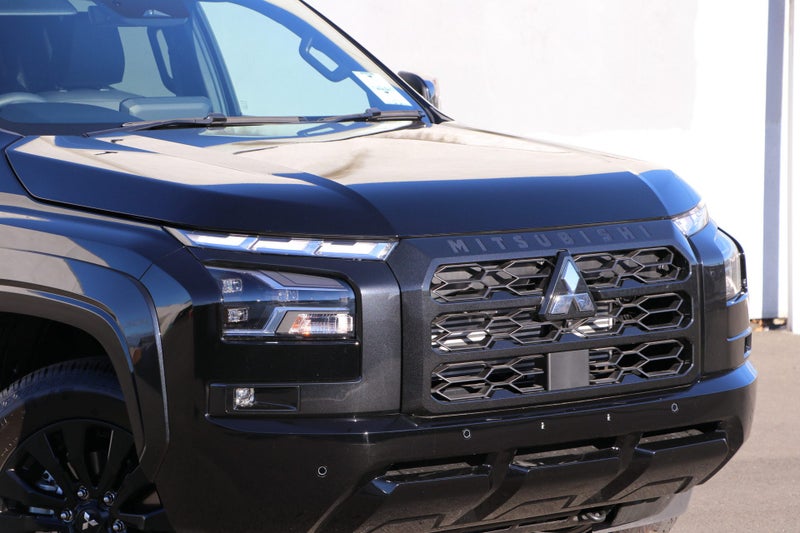 2025 Mitsubishi Triton VRX 4WD Auto image 3