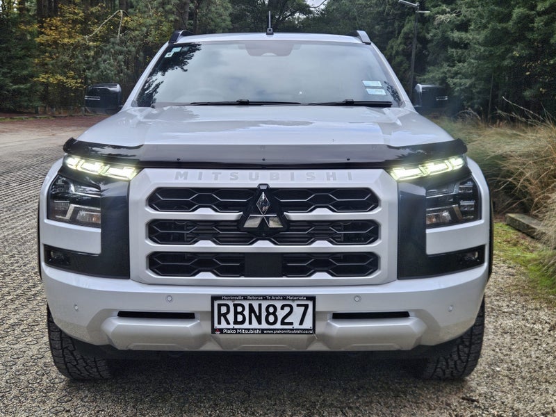 2025 Mitsubishi Triton VRX 4WD Demo image 2