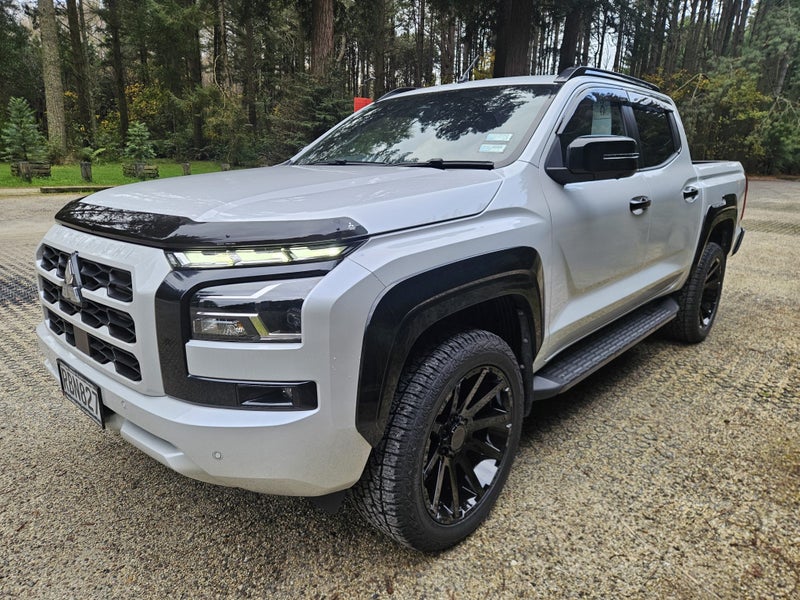 2025 Mitsubishi Triton VRX 4WD Demo image 3