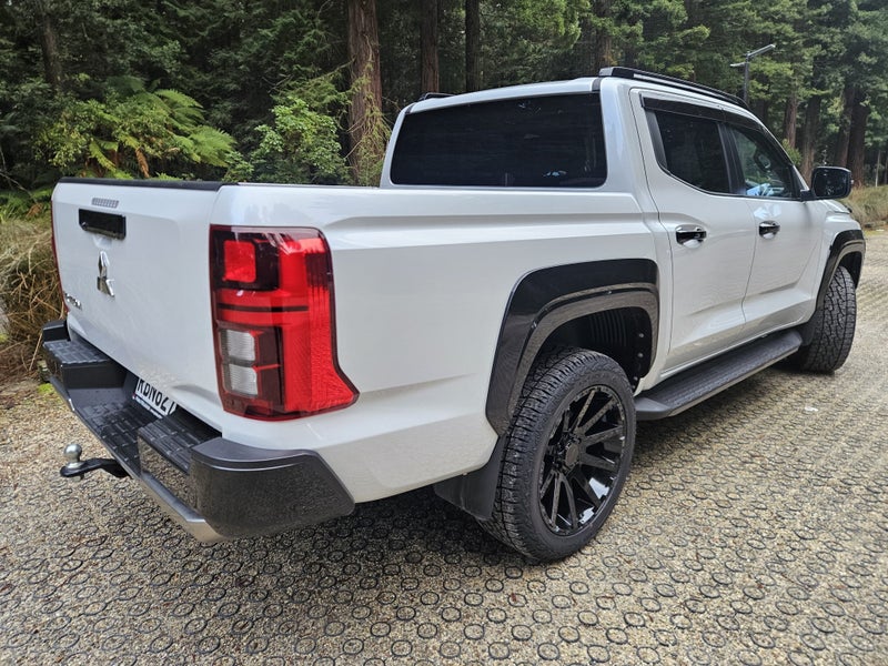 2025 Mitsubishi Triton VRX 4WD Demo image 4