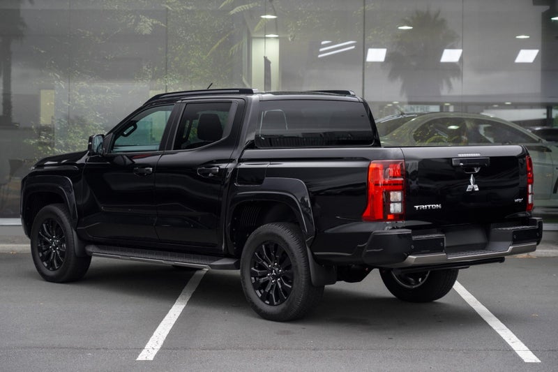 2025 Mitsubishi Triton VRX 4WD DIESEL BI-TURBO UTE image 3