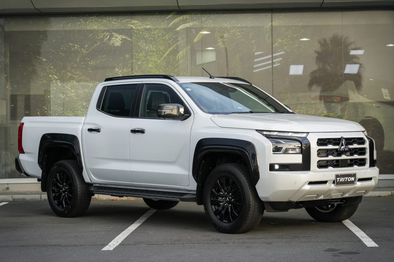 2025 Mitsubishi Triton VRX 4WD DIESEL BI-TURBO UTE image 2