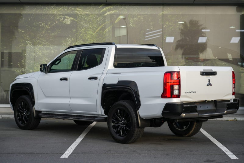 2025 Mitsubishi Triton VRX 4WD DIESEL BI-TURBO UTE image 3