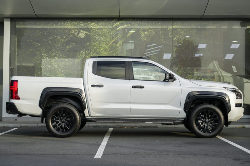 2025 Mitsubishi Triton VRX 4WD DIESEL BI-TURBO UTE image 4