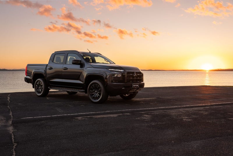 2025 Mitsubishi Triton VRX 4WD DIESEL BI-TURBO UTE image 2