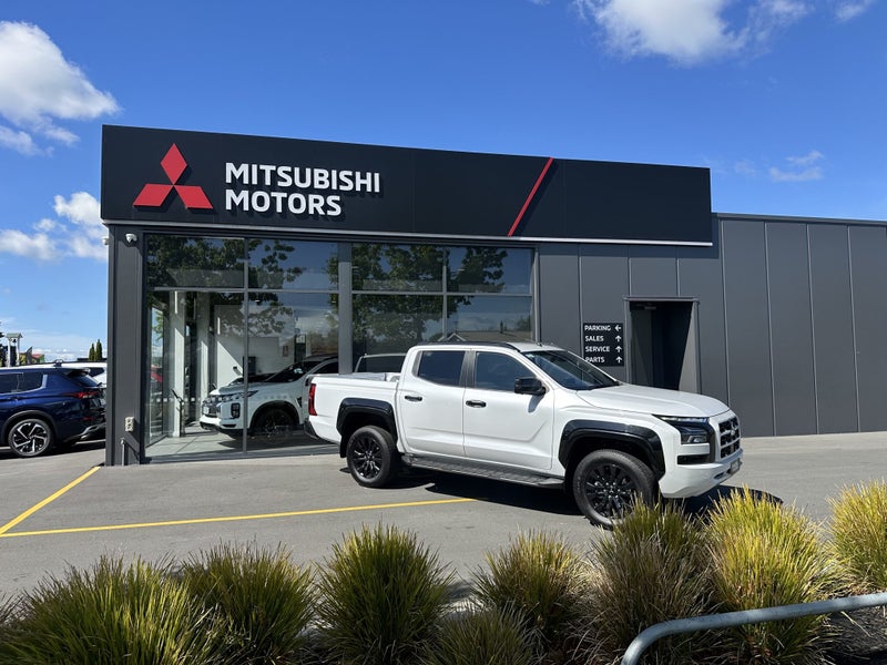 2025 Mitsubishi Triton VRX 4WD - THE BEAST image 3