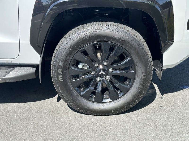 2025 Mitsubishi Triton VRX 4WD - THE BEAST image 5