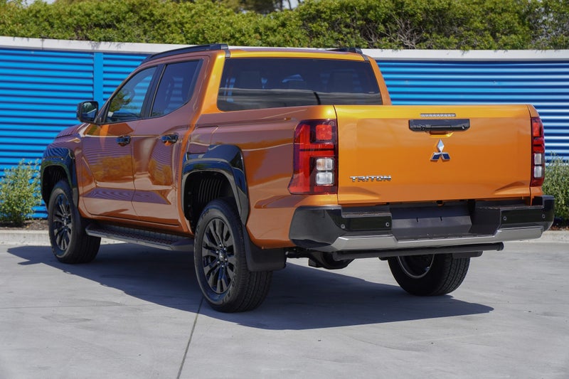 2025 Mitsubishi Triton VRX 4x4 6-sp auto image 3