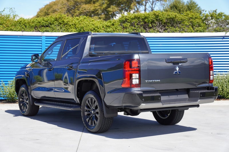 2025 Mitsubishi Triton VRX 4x4 6-sp auto image 3