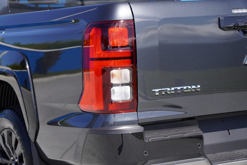 2025 Mitsubishi Triton VRX 4x4 6-sp auto image 4