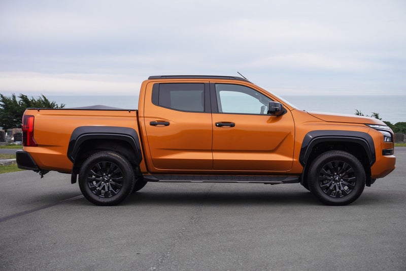 2025 Mitsubishi Triton VRX 4x4 auto image 2