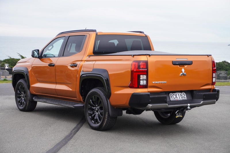 2025 Mitsubishi Triton VRX 4x4 auto image 3