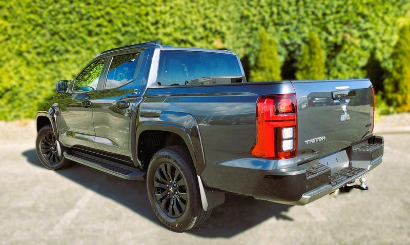 2025 Mitsubishi Triton VRX 4x4 - READY TO GO image 3