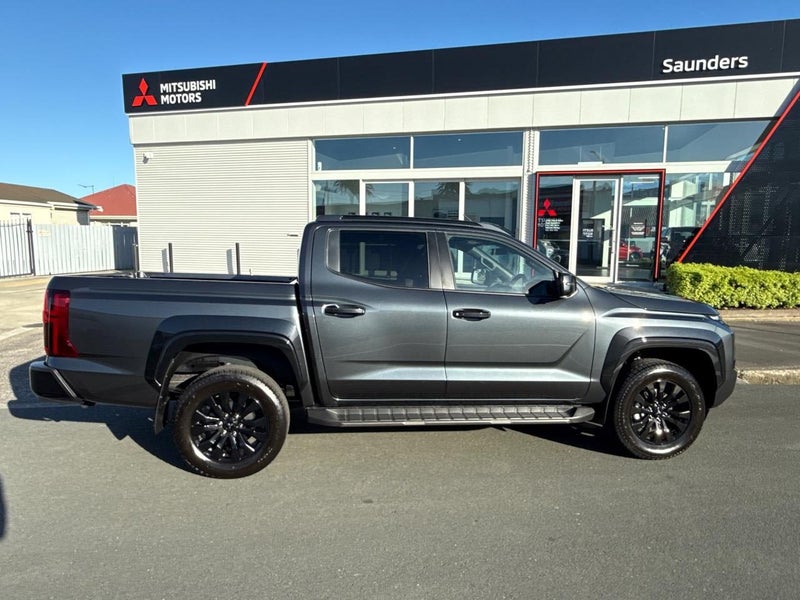 2025 Mitsubishi Triton VRX image 3