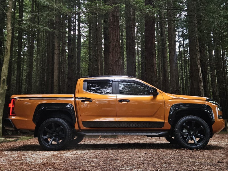 2025 Mitsubishi Triton VRX Signature Series 4WD image 5