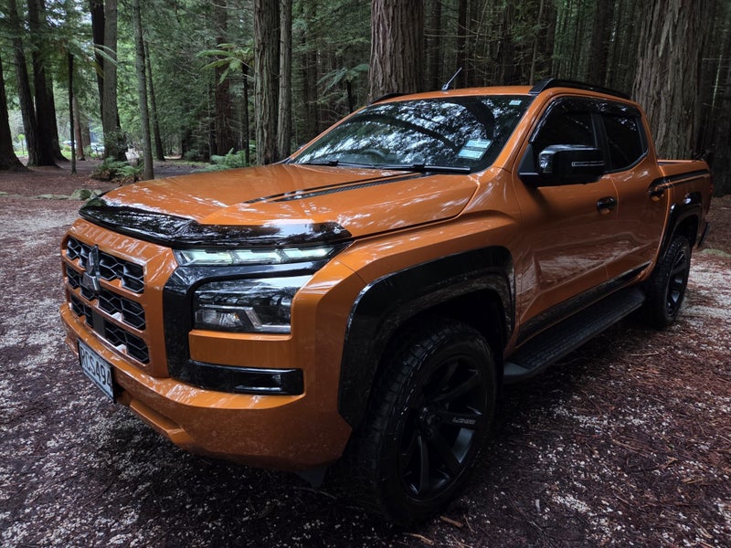 2025 Mitsubishi Triton VRX Signature Series 4WD image 3