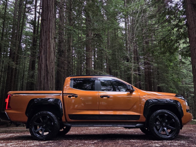 2025 Mitsubishi Triton VRX Signature Series 4WD image 5