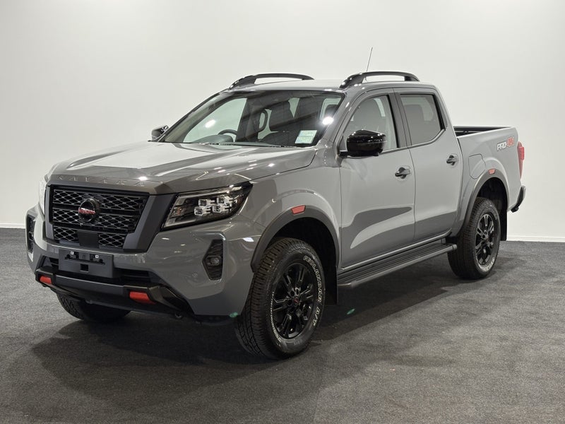 2025 Nissan Navara Pro 4 X 4WD D/C A image 3