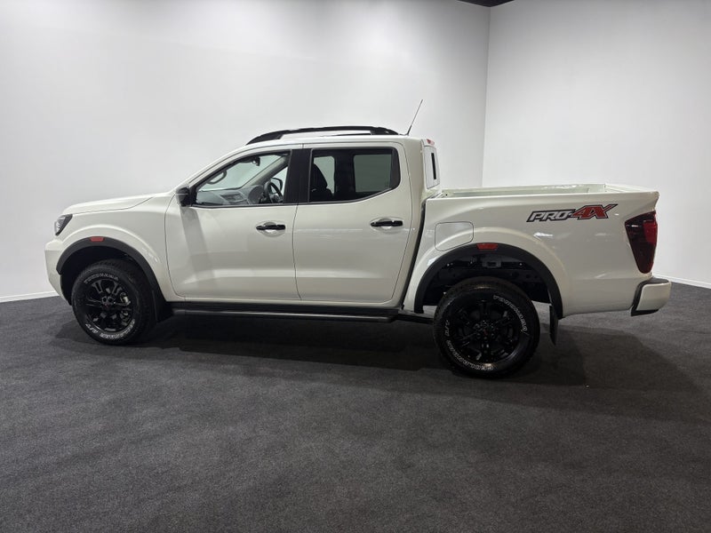 2025 Nissan Navara Pro 4 X 4WD D/C A image 4