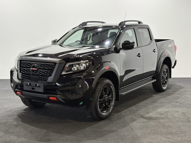 2025 Nissan Navara Pro 4 X 4WD D/C A image 3