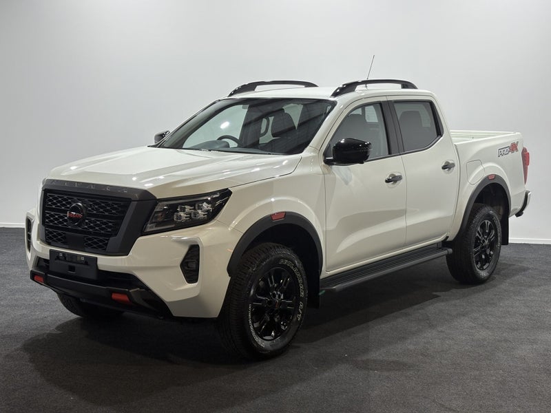 2025 Nissan Navara Pro 4 X 4WD D/C A image 3