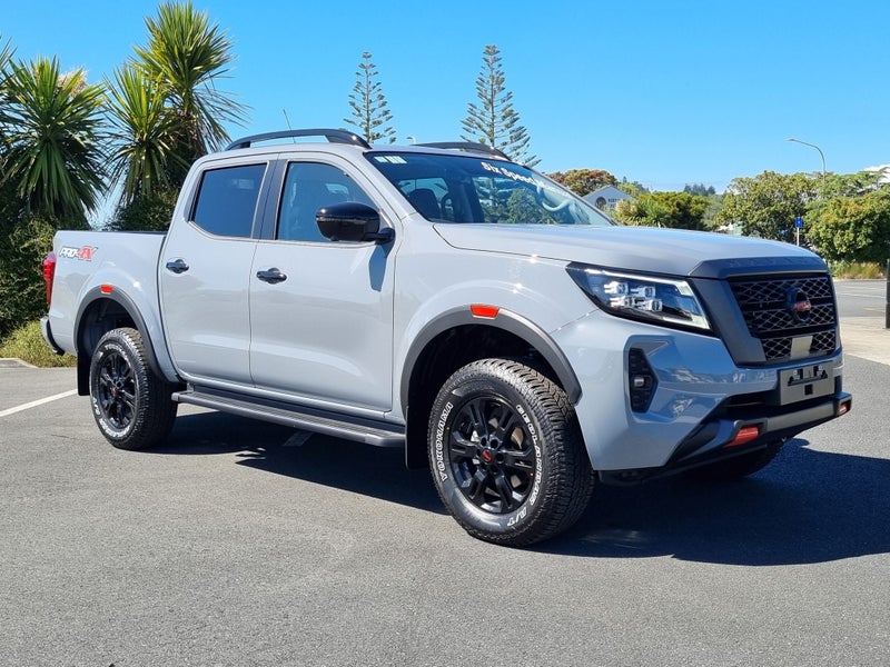 2025 Nissan Navara Pro-4X 2.3D/4WD/6Mt image 1