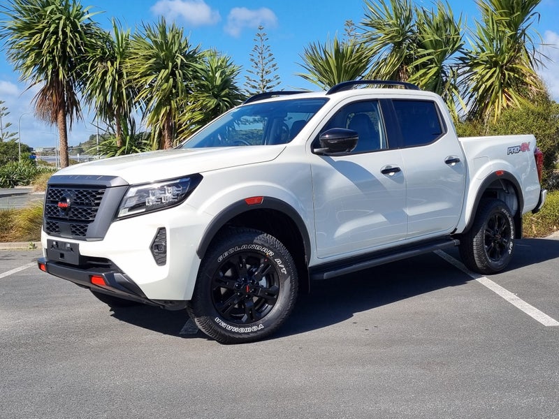 2025 Nissan Navara Pro-4X 2.3D/4WD/7 SPEED AUTO image 3