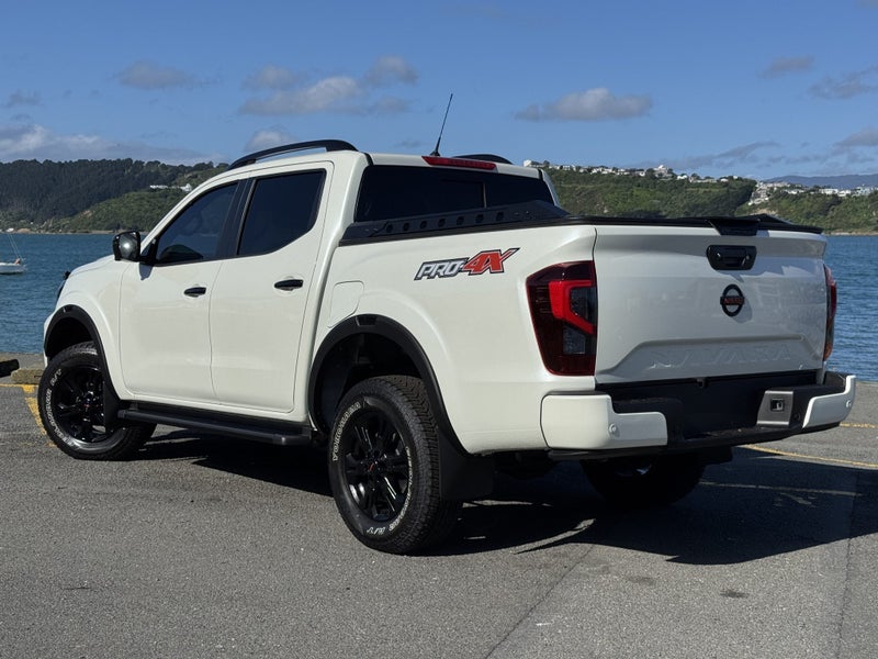 2025 Nissan Navara PRO-4X 2.3L Diesel 4WD Black... image 2