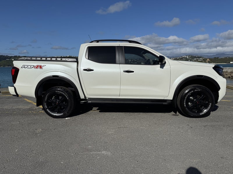 2025 Nissan Navara PRO-4X 2.3L Diesel 4WD Black... image 3