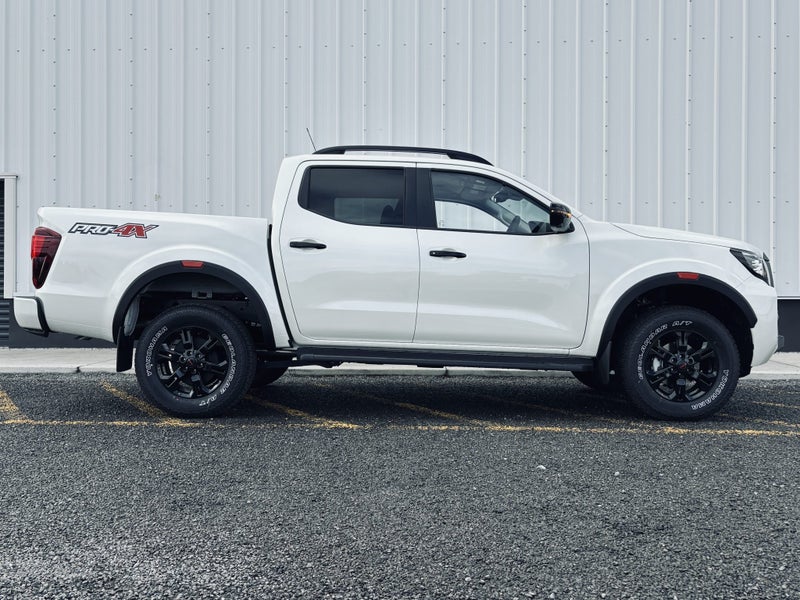 2025 Nissan Navara Pro-4X 4WD image 2