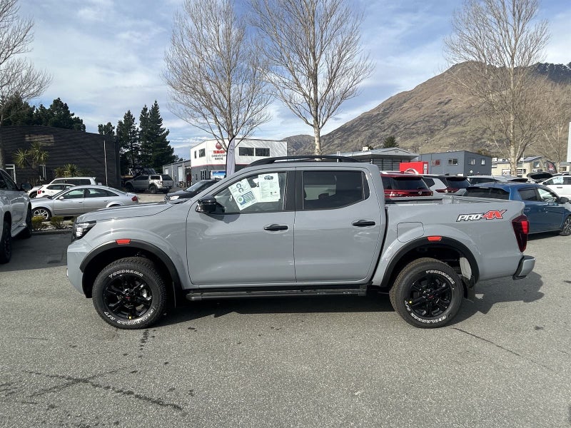 2025 Nissan Navara PRO-4X 4WD image 4