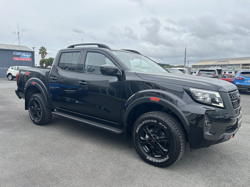 2025 Nissan Navara PRO-4X 4WD Auto image 3