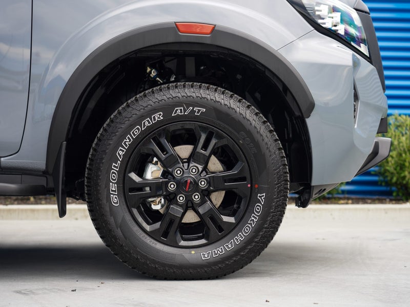 2025 Nissan Navara Pro-4X 4x4 auto image 5