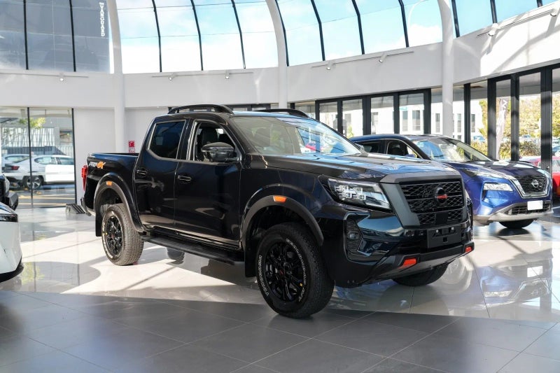 2025 Nissan Navara PRO-4X 4x4 auto image 1