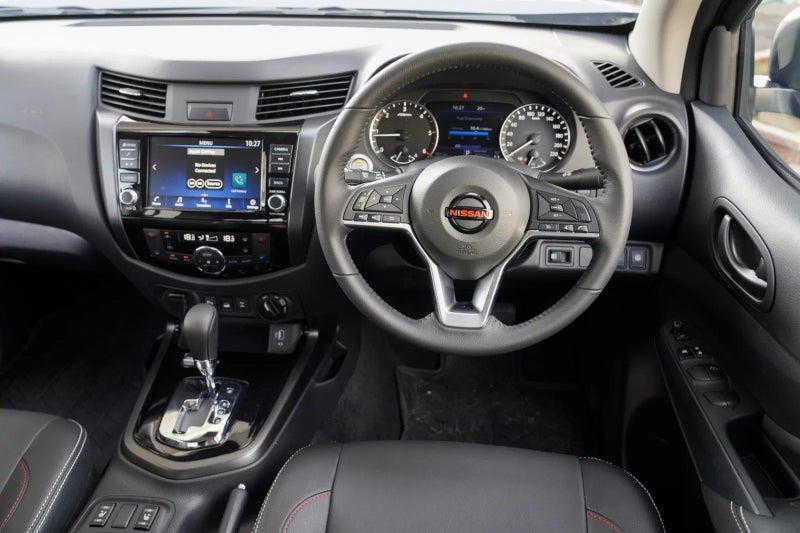2025 Nissan Navara PRO-4X 4x4 auto image 4
