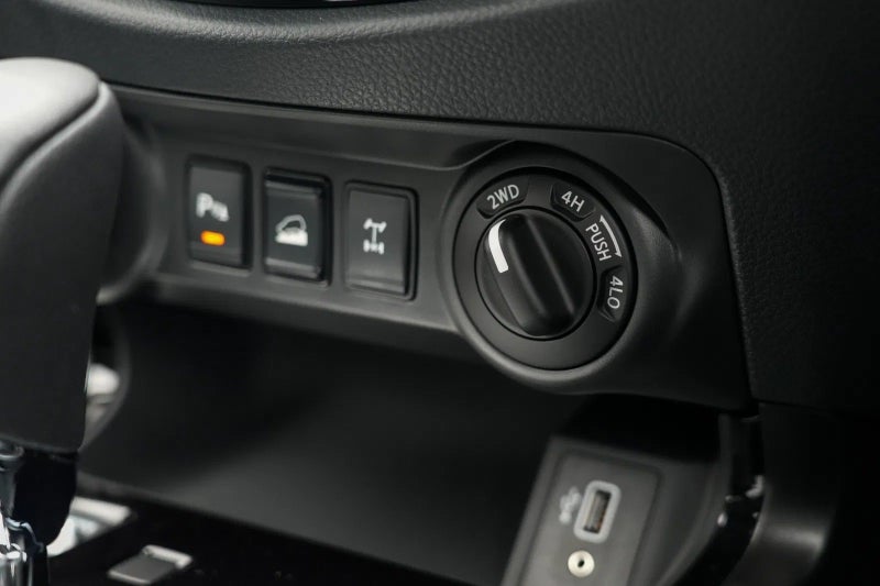 2025 Nissan Navara PRO-4X 4x4 auto image 4